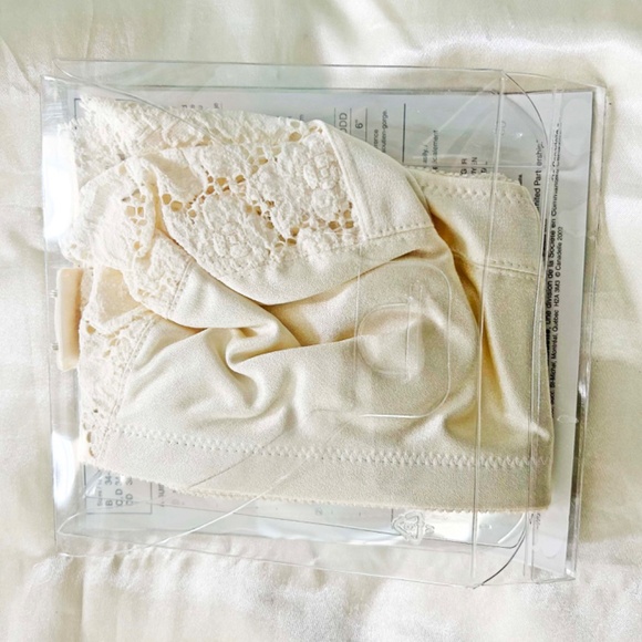 WONDERBRA FULL SUPPORT, NATURAL COLOUR, SIZE 40C, SOFT CUP, COMFORT CUSHION STRA - Picture 2 of 12